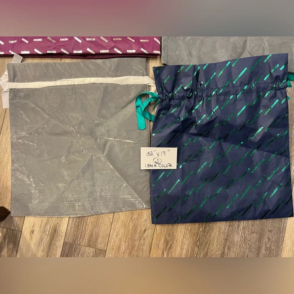 Brand New-Set of 4 Gift Bags